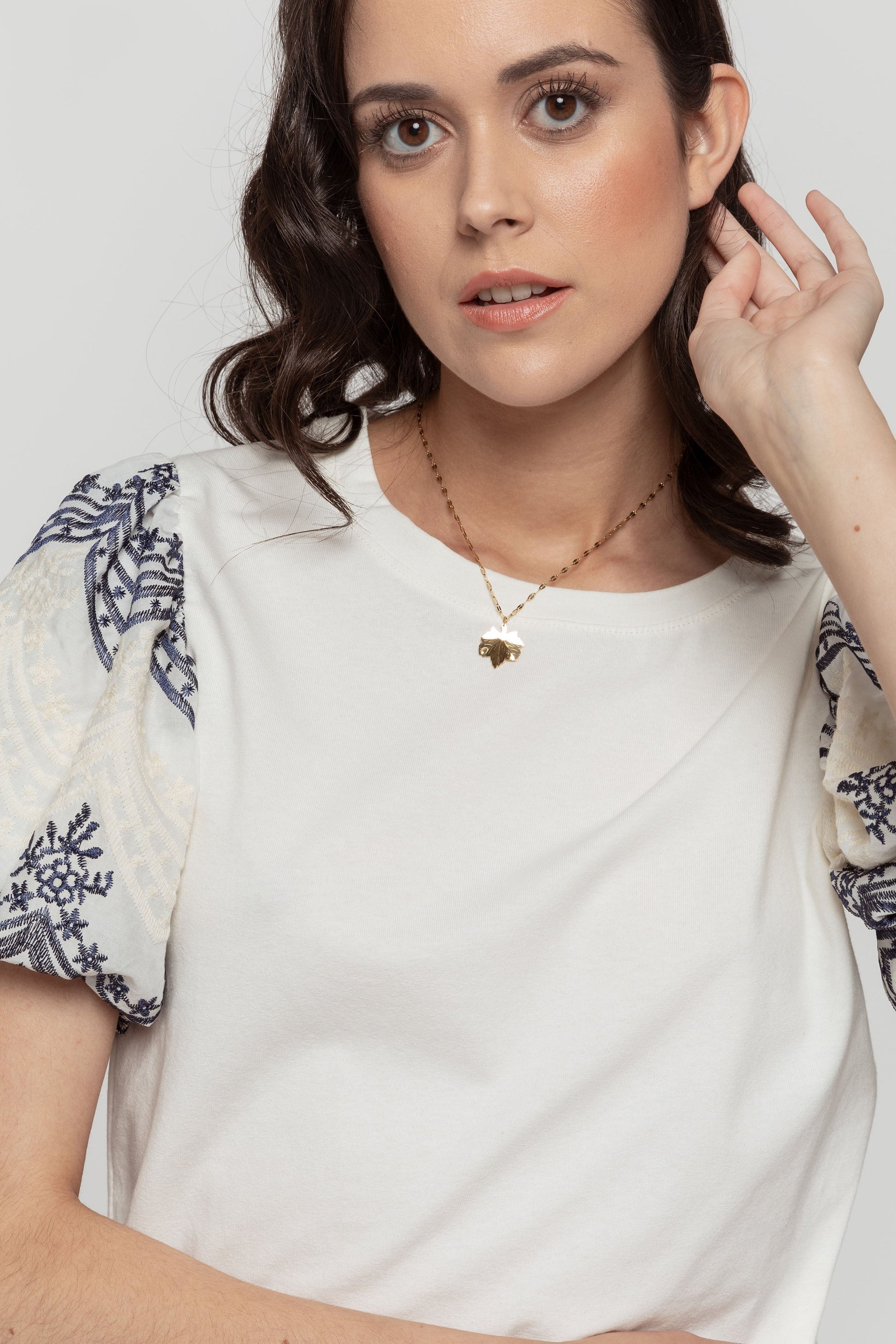 COLLAR  HOJA