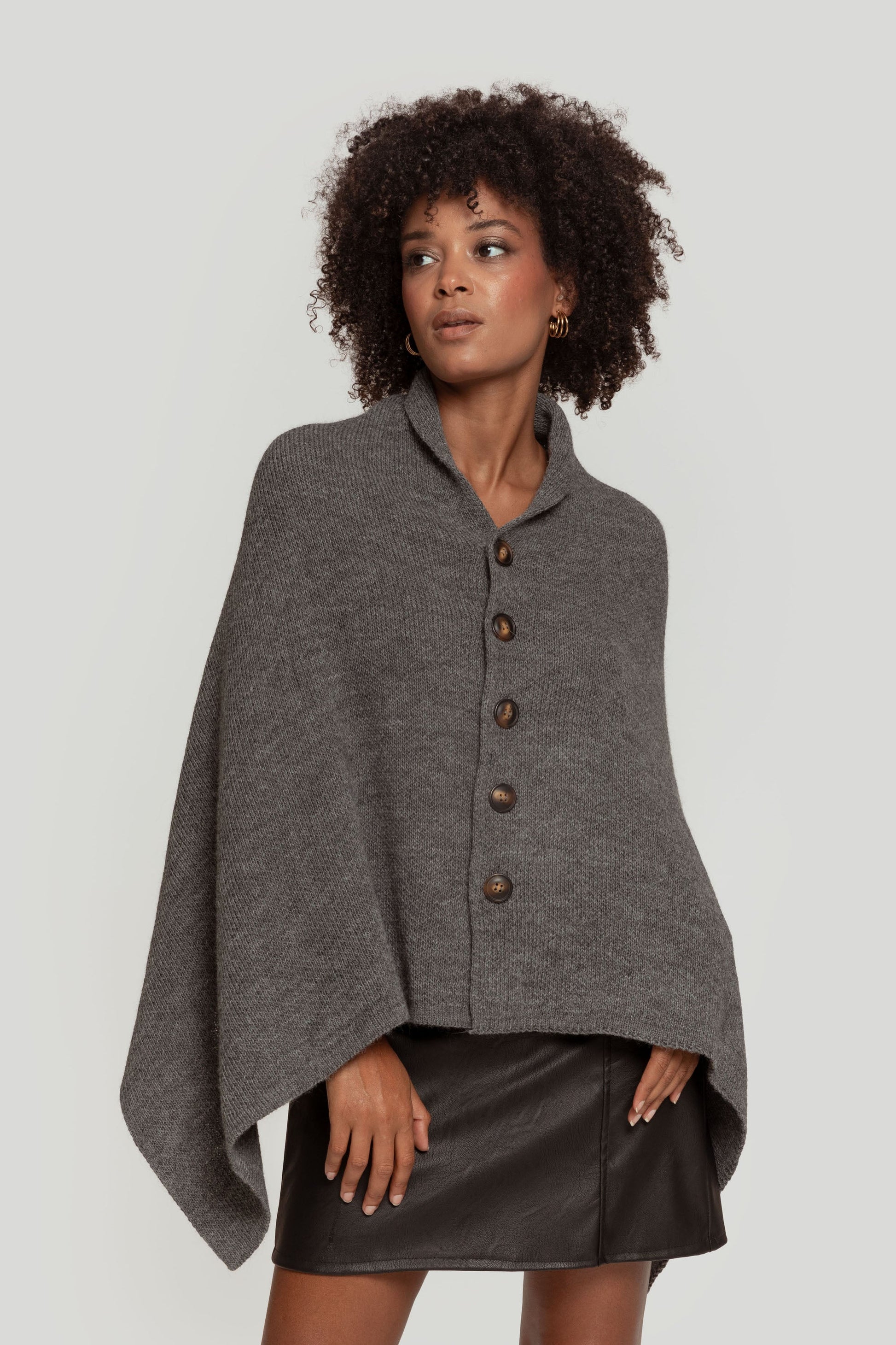 PONCHO  BOTONES