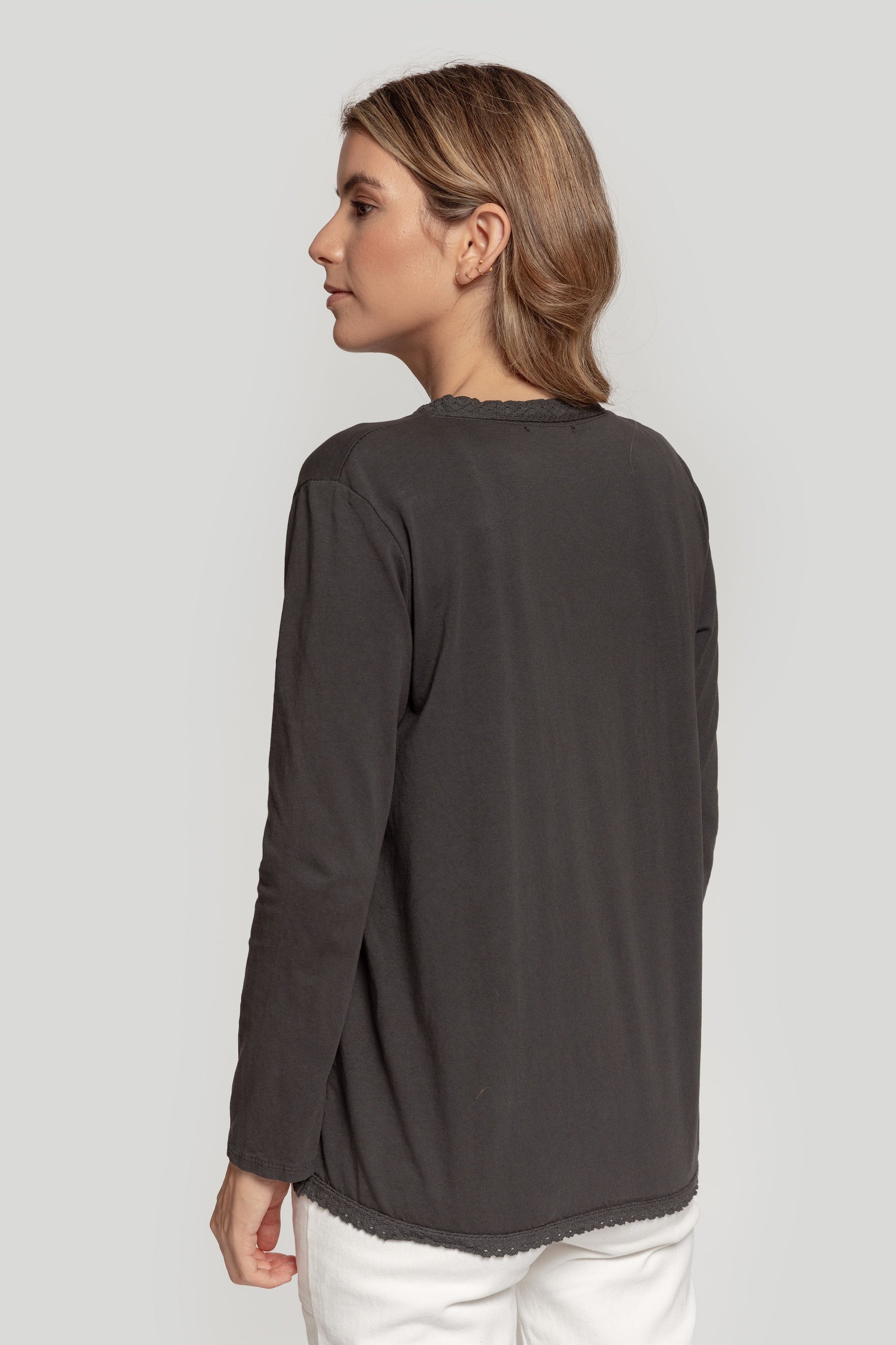 CAMISETA  BOTONES