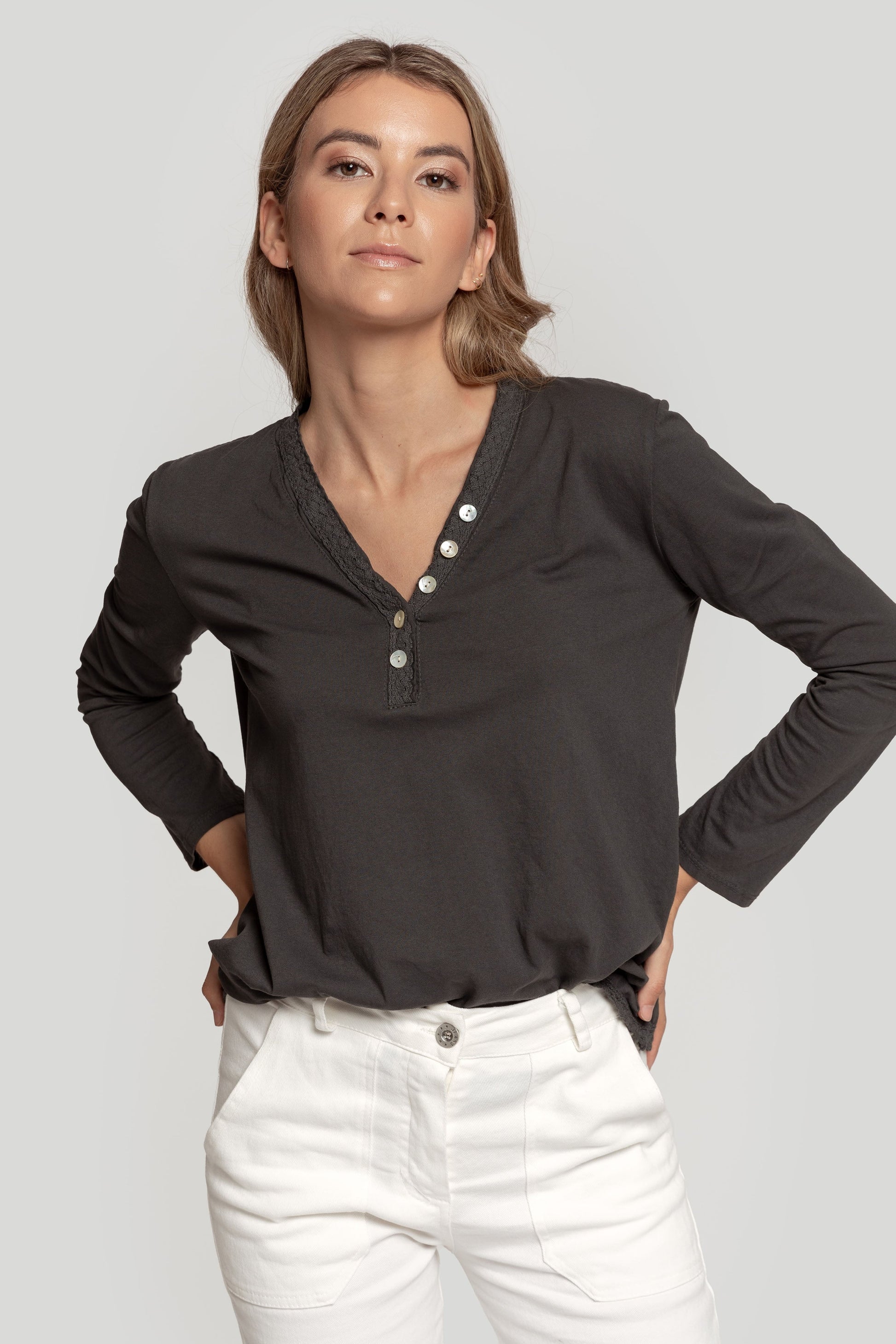 CAMISETA  BOTONES