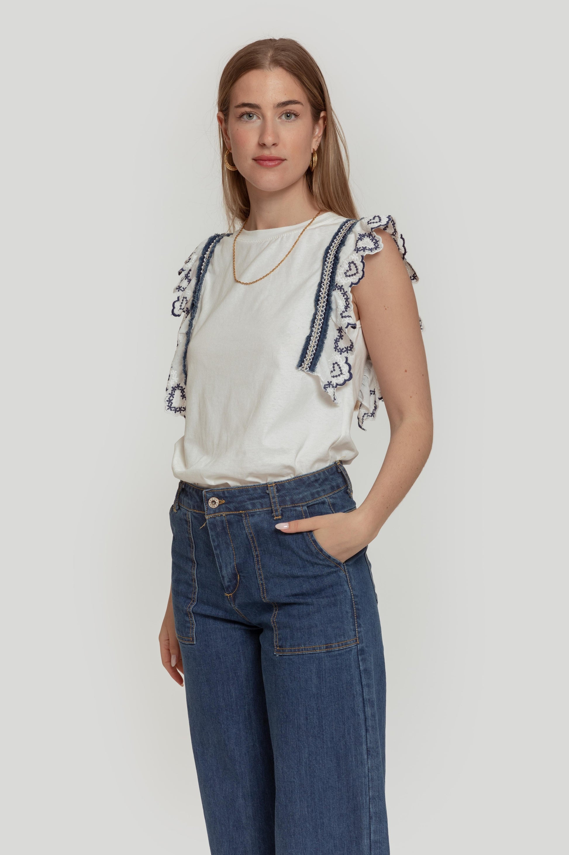 CAMISETA  BORDADOS