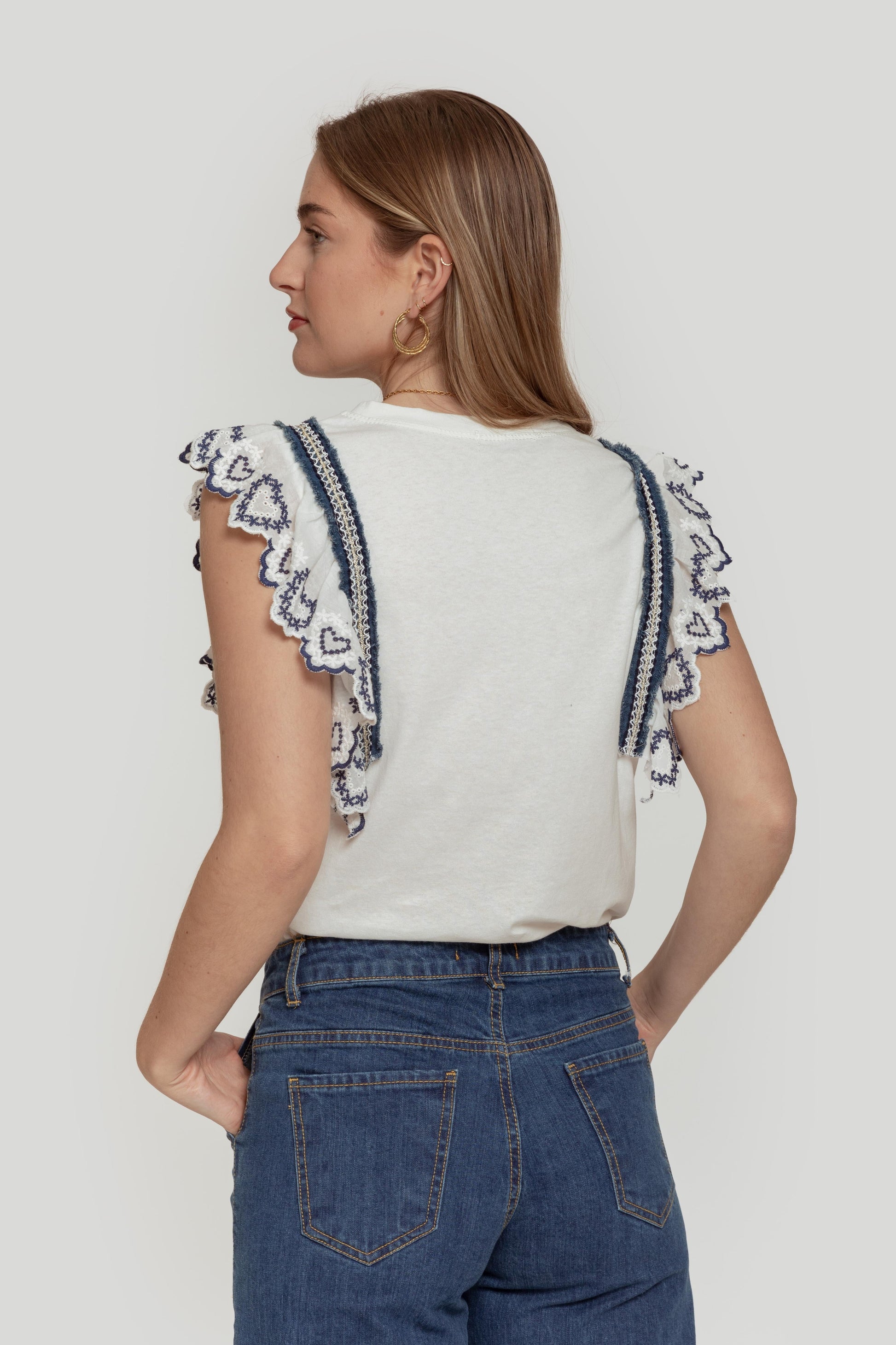 CAMISETA  BORDADOS