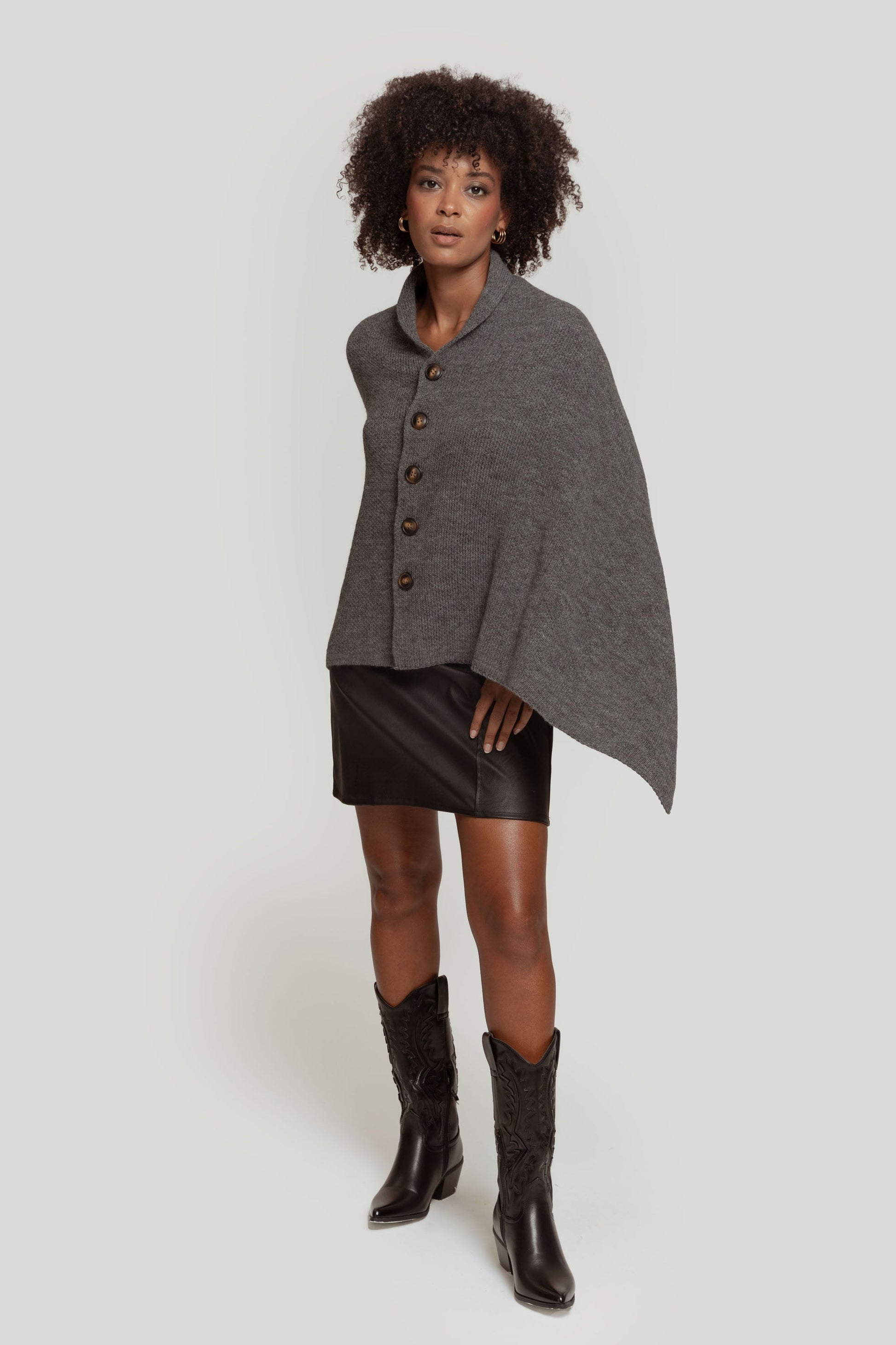 PONCHO  BOTONES