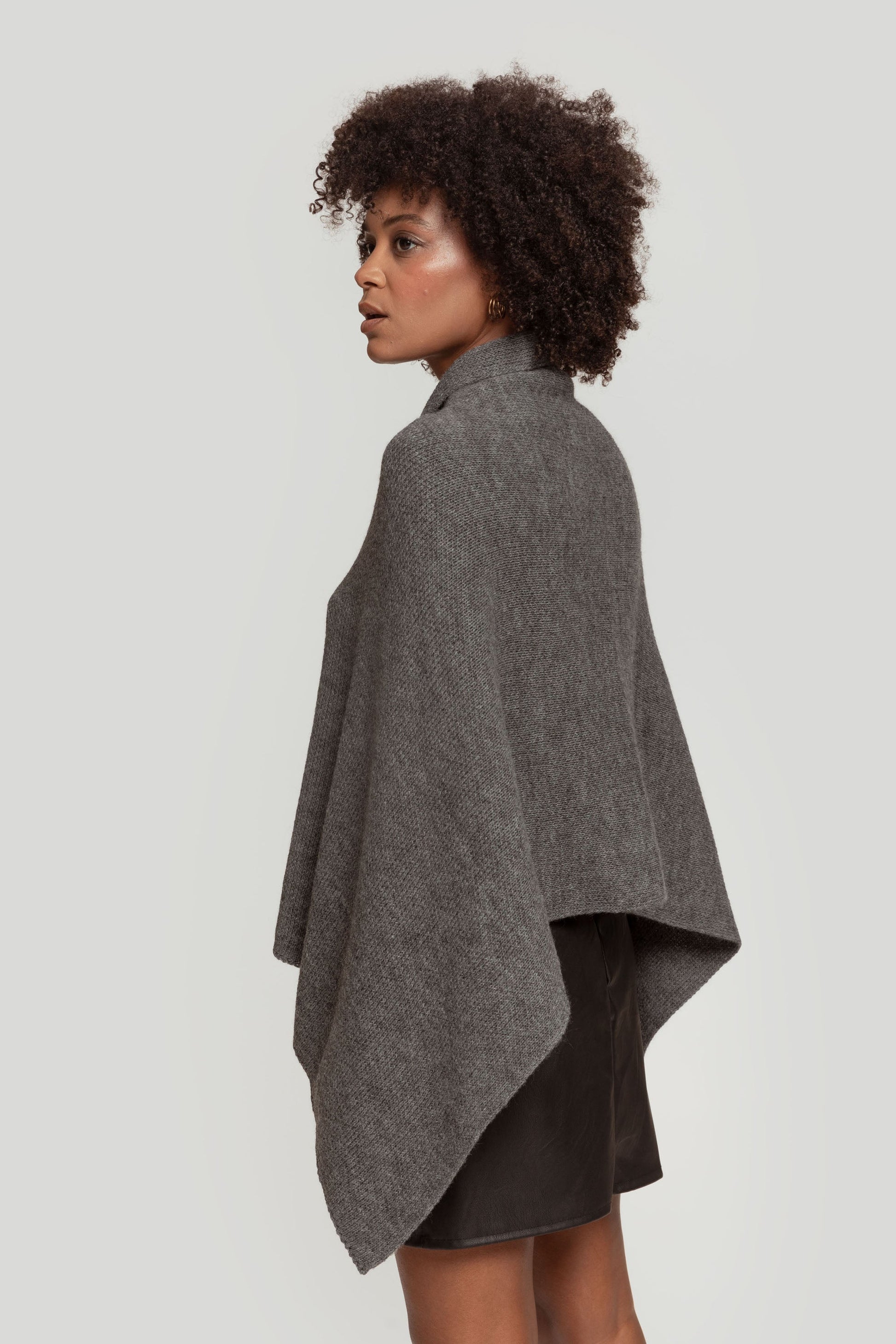 PONCHO  BOTONES